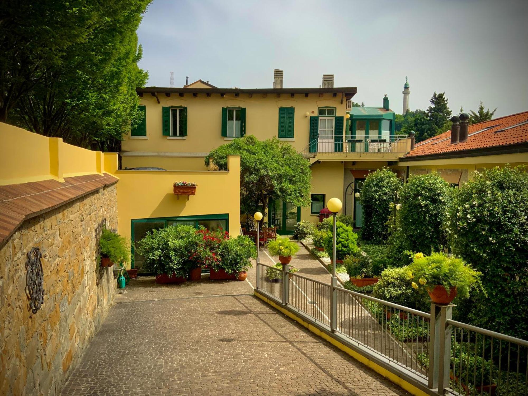 Le Residenze Dei Serravallo Triest Exterior foto
