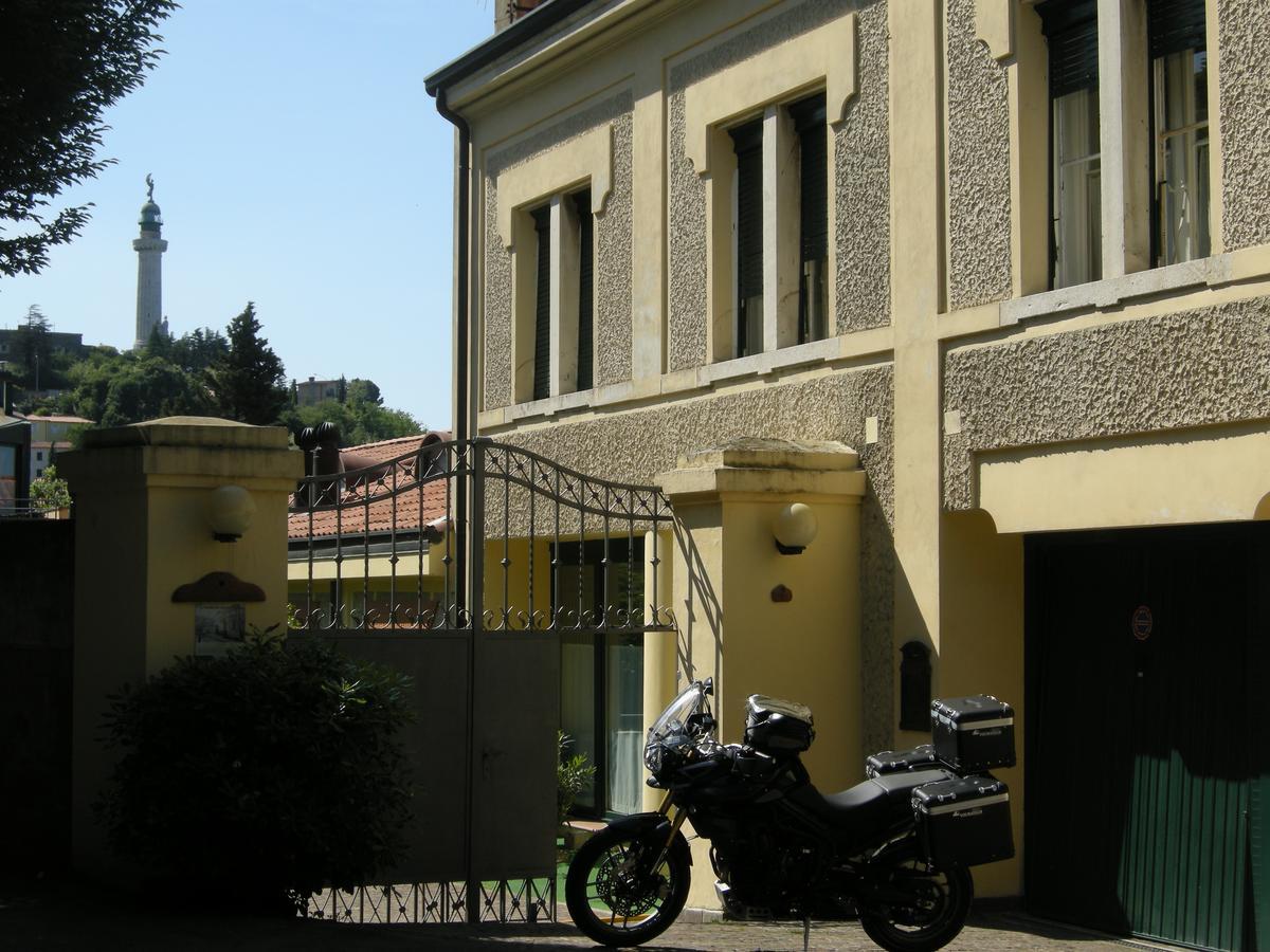 Le Residenze Dei Serravallo Triest Exterior foto